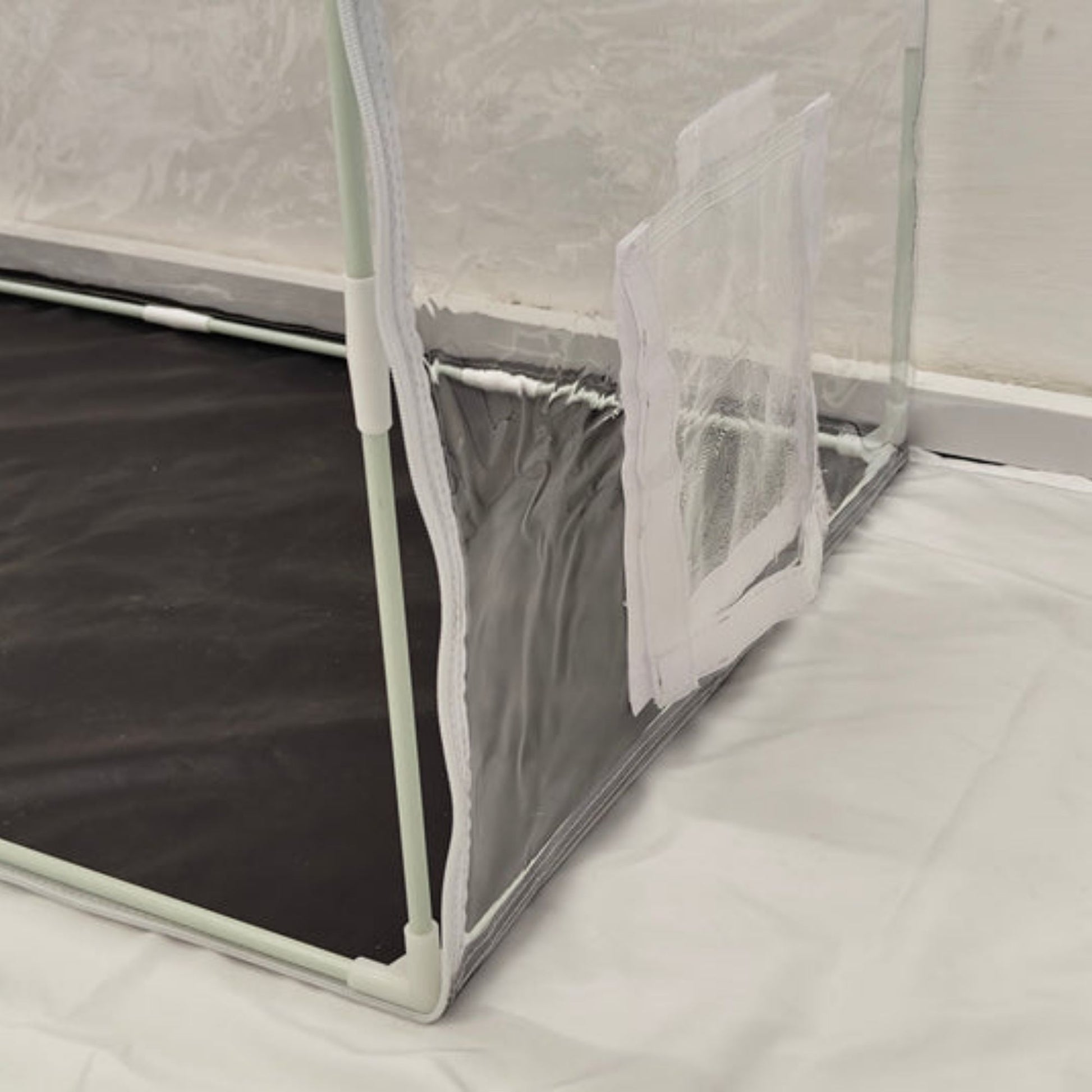 automated monotub side panel zips and mesh panel air vent